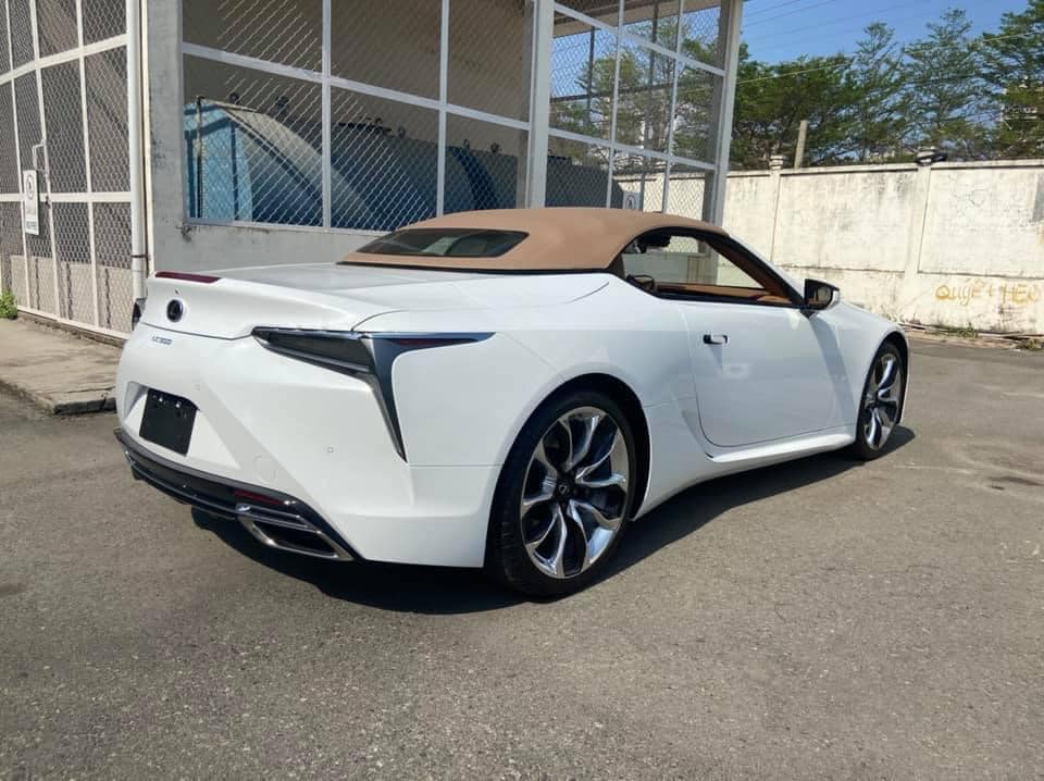 Lexus LC 500 mui trần giá hơn 10 tỉ đồng đầu tiên về Việt Nam